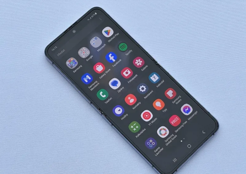 Samsung Galaxy Z Flip 4 5G 8GB/256GB - TOP stav, ZÁRUKA